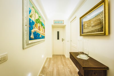 Luxury Villa Photo #18