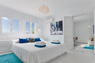 Luxury Villa Photo #50