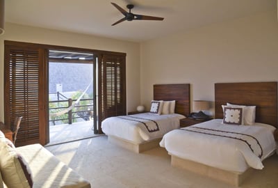 Luxury Villa Photo #30