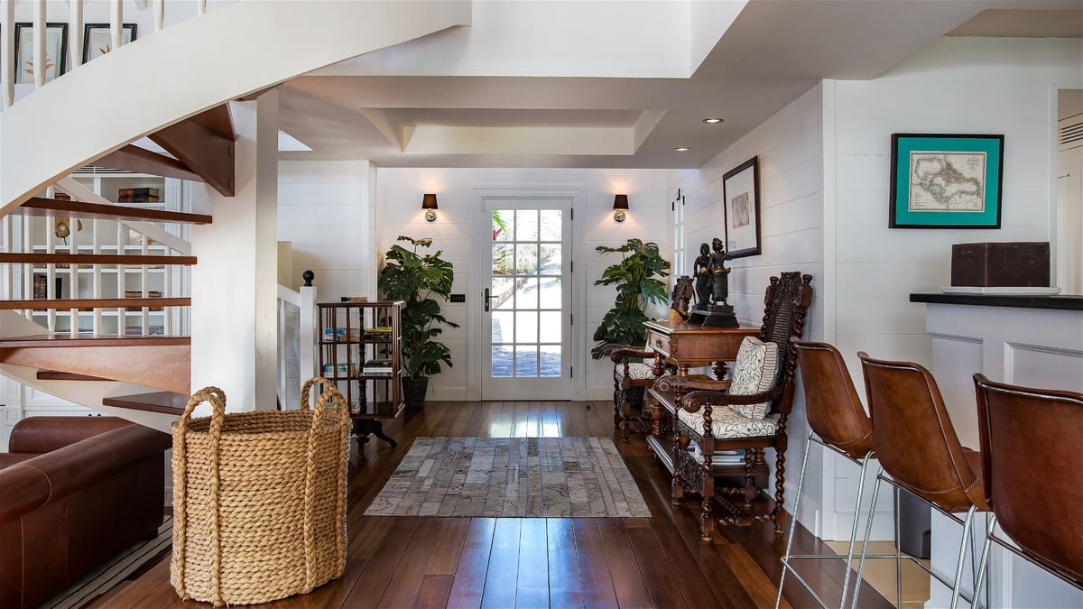 Living Area - Image 27
