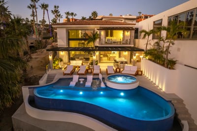 Luxury Villa Photo #4