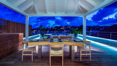 Dining & Kitchen Area