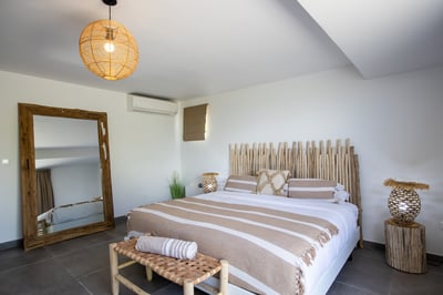 Luxury Villa Photo #32