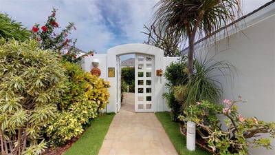 Outdoors: Beautiful garden, spectacular ocean views.