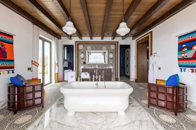 Luxury Villa Photo #38