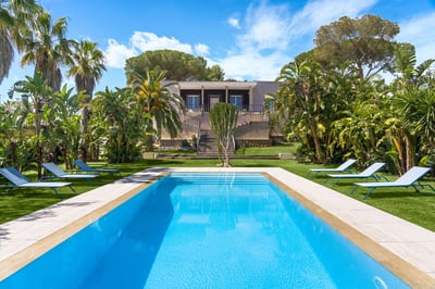 Luxury Villa Photo #3