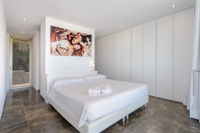 Luxury Villa Photo #25