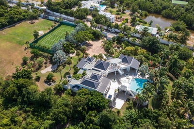 Luxury Villa Photo #3