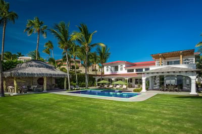 Luxury Villa Photo #3