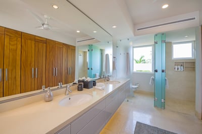 Luxury Villa Photo #24