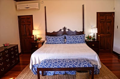 Luxury Villa Photo #16