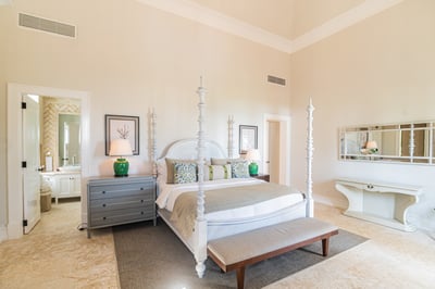 Luxury Villa Photo #17