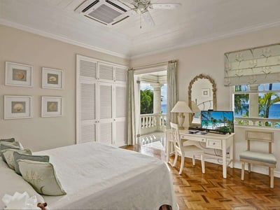 Luxury Villa Photo #11