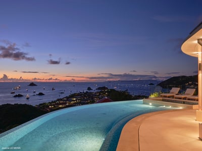 Luxury Villa Photo #4