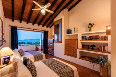 Luxury Villa Photo #33