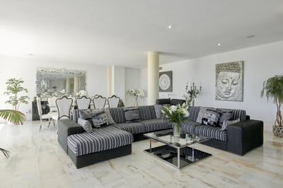 Luxury Villa Photo #18