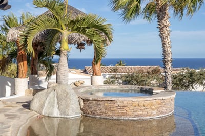 Luxury Villa Photo #6