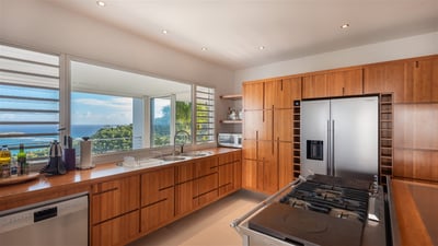 Kitchen & Dining Area