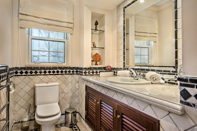 Luxury Villa Photo #26