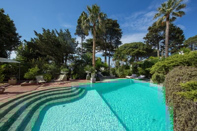 Luxury Villa Photo #6