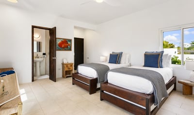 Luxury Villa Photo #32
