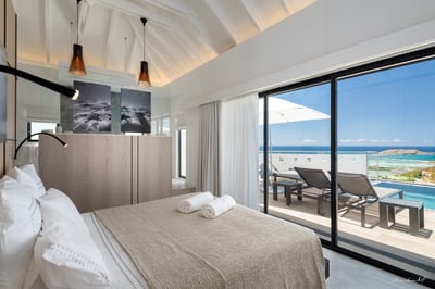 Bedroom 2: 1 King Bed, Air Conditioning, Dressing Area, HDTV, DVD Player, Ensuite Bathroom, Hair Dry
