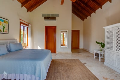 Luxury Villa Photo #40