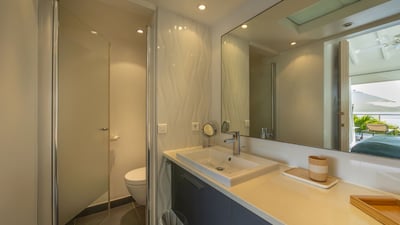 Luxury Villa Photo #32