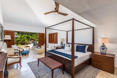 Luxury Villa Photo #30