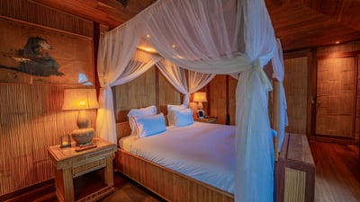 Luxury Villa Photo #37