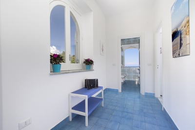 Luxury Villa Photo #26