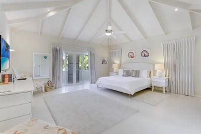 Luxury Villa Photo #35