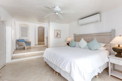 Luxury Villa Photo #14