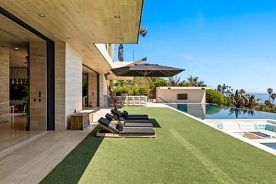 Luxury Villa Photo #10