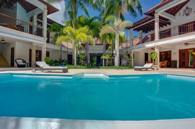 Luxury Villa Photo #3