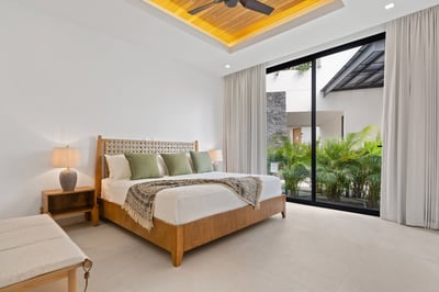 Luxury Villa Photo #11