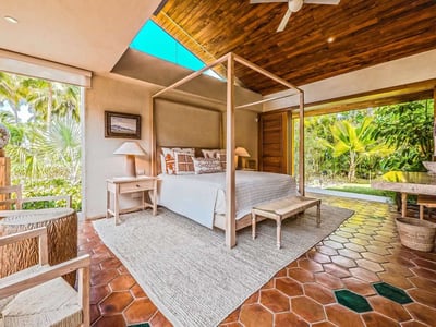 Luxury Villa Photo #25