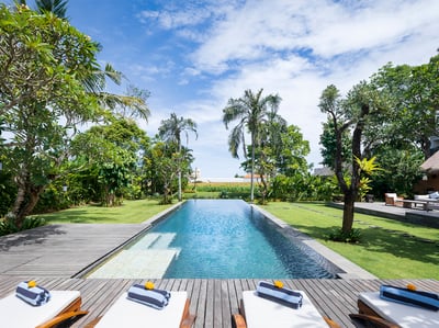 Luxury Villa Photo #4