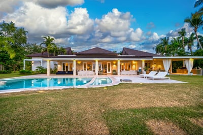 Luxury Villa Photo #3