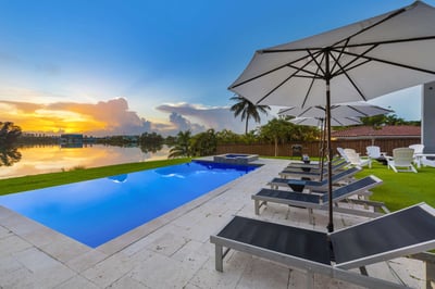 Luxury Villa Photo #7