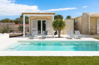 Luxury Villa Photo #6