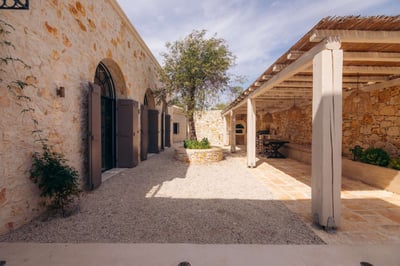 Luxury Villa Photo #18