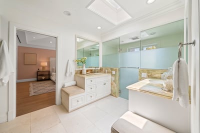 Luxury Villa Photo #33