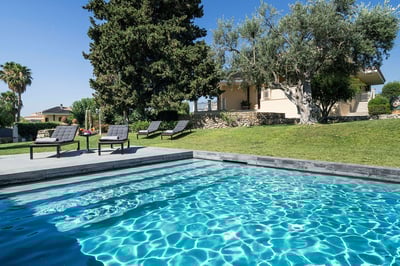 Luxury Villa Photo #4