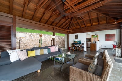 Luxury Villa Photo #14