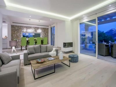 Luxury Villa Photo #21
