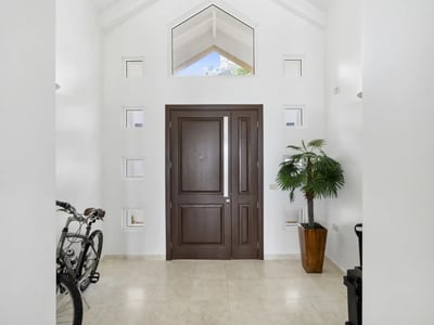 Luxury Villa Photo #25
