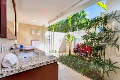 Luxury Villa Photo #46