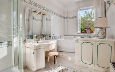 Luxury Villa Photo #22