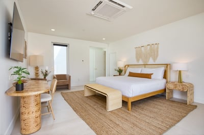 Luxury Villa Photo #23